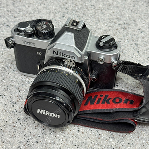 니콘 fm2 수동 필름카메라 + 35mm f2.8 수동렌즈 판매합니다.