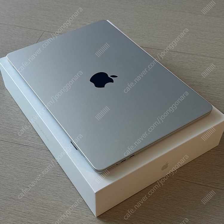 맥북에어 M2 실버 13인치 8CPU/10GPU/8GB/512GB--1
