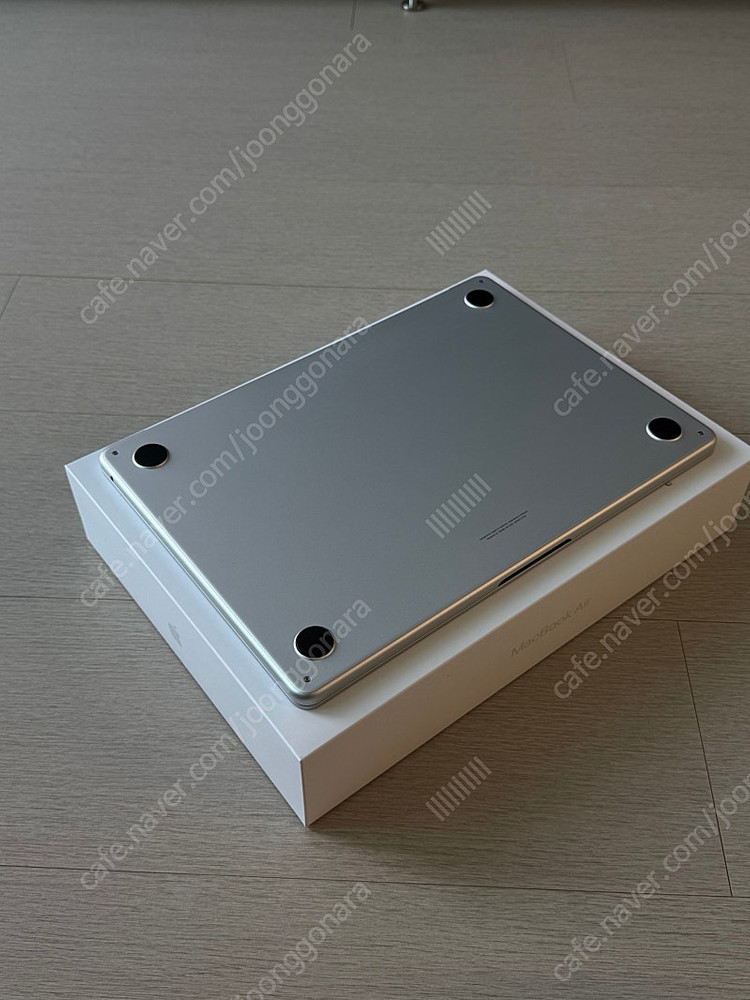 맥북에어 M2 실버 13인치 8CPU/10GPU/8GB/512GB--2