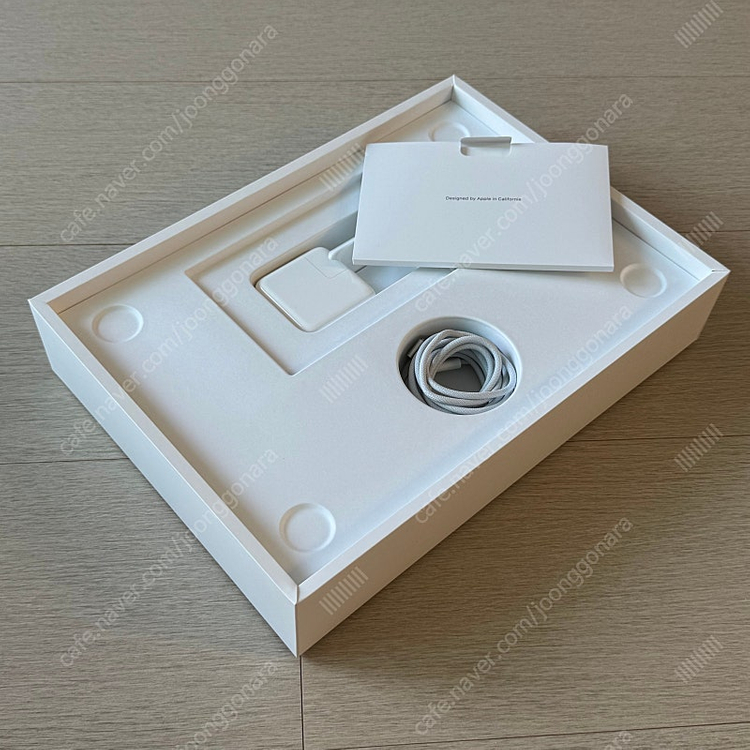 맥북에어 M2 실버 13인치 8CPU/10GPU/8GB/512GB--3