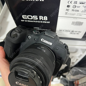 캐논 r8 + 35mm단렌즈 + 정품추가배터리 + 피지테크 정품 스트랩 + 실리콘케이스 +렌즈보호필터 팝니다 (각개가능)