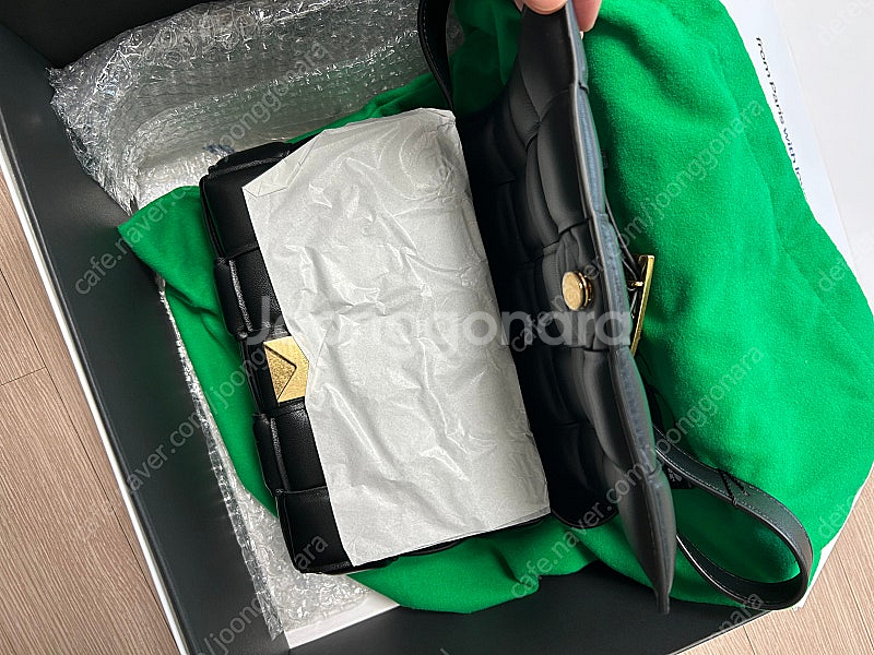 보테가베네타 패딩 패디드 카세트 백--1