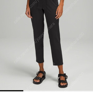 쿠에른 밀라노 뮬 슬리퍼, 룰루레몬 바지 2개 strech high rise pant, 마르티니아노 스타일 자라 플랫 구두