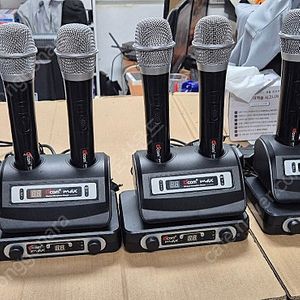 중고 디컴 MAX 무선 마이크 판매합니다.