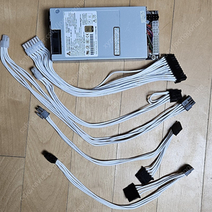 flex 1u 500w pc power supply full modular itx sff용 입니다. (220V전원케이블 미포함)