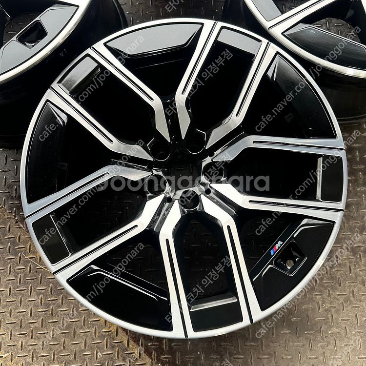 20인치 BMW G70 I7 907M 블랙폴리쉬 순정휠...--3