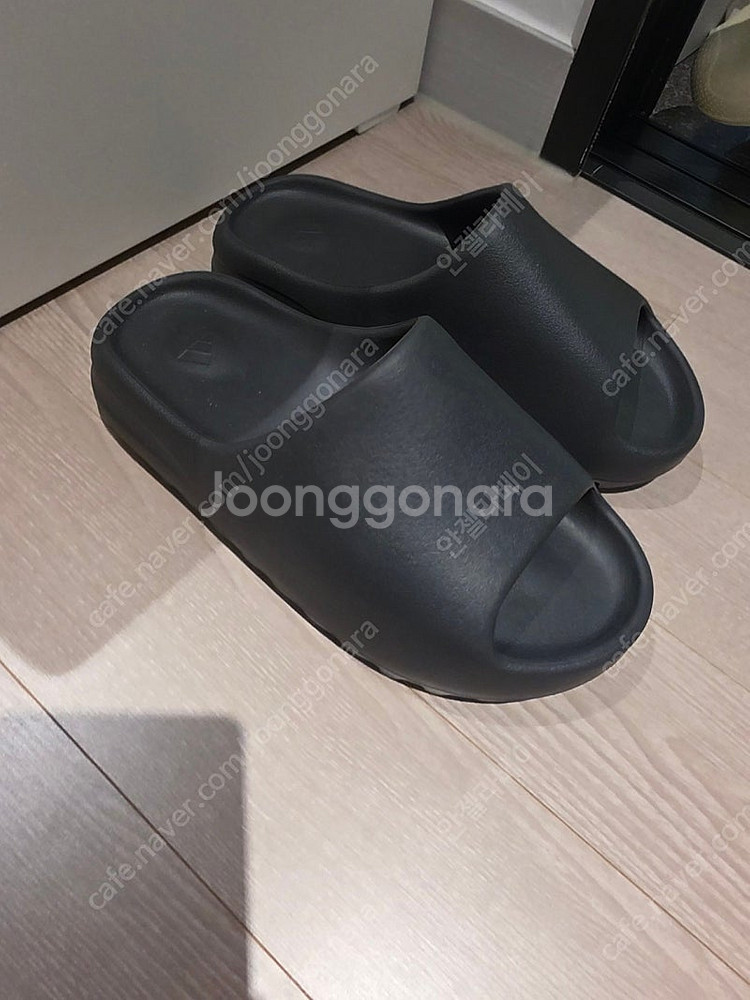 아디다스 이지슬라이드 한정판 오닉스 245 새상품--0