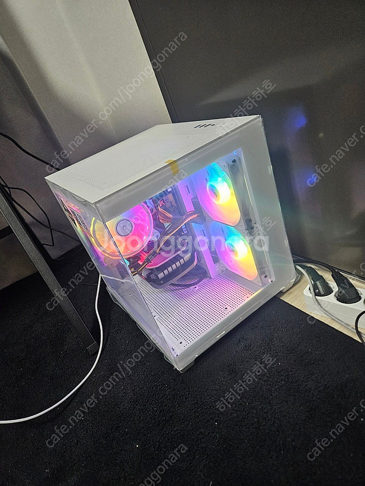 RTX 4060 화이트 32인치 200hz 모니터 게이...--0