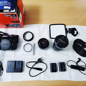 소니 a57 박스 풀셋 + 렌즈 2개 + 기타 용품 포함