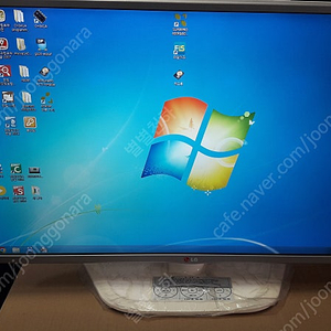 lg 32인치 led 모니터...화이트