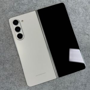 (무잔상)갤럭시Z폴드5 크림 256G 정상작동 미파손 단말기 불량화소X 23년 9월 개통 68만 판매해요
