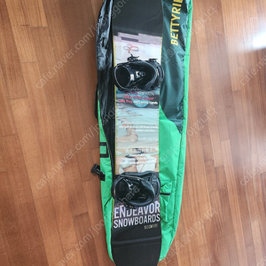 스노우보드 데크,바인딩,부츠,바지,고글 일괄입니다