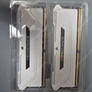 커세어 ddr4 벤젼스 16x2 32기가가 프로sl 화이트 rgb