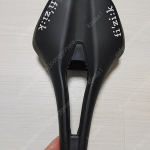 A급]] 안장 피직 아르고 R5(Fizik Argo R5) 150미리 안장 +충전식 후미등 일괄로 팝니다.(택포8만)**