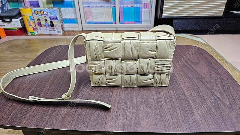 보테가베네타 플리세 인트레치아토 카세트 크로스백--0