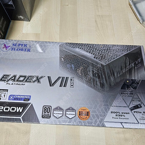 슈퍼플라워 SF-1200W 플래티넘 ATX3.1 블랙 미개봉+슬리빙튜닝케이블2개(보드,vga) 판매