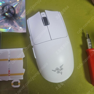 바이퍼 V3 PRO 핫스왑 팝니다. 흰색입니다.