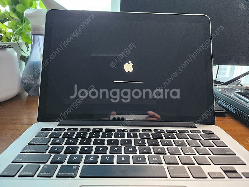 맥북프로 A1502 판매합니다.--4