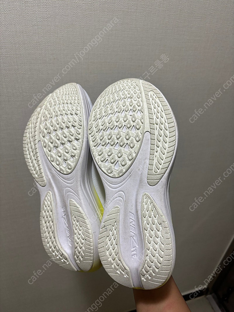 데상트 에너자이트 슈퍼 V4 240사이즈 (한번신음) 이미지