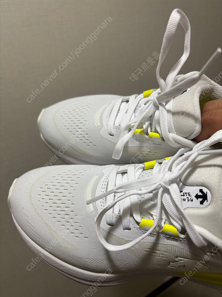 데상트 에너자이트 슈퍼 V4 240사이즈 (한번신음) 이미지