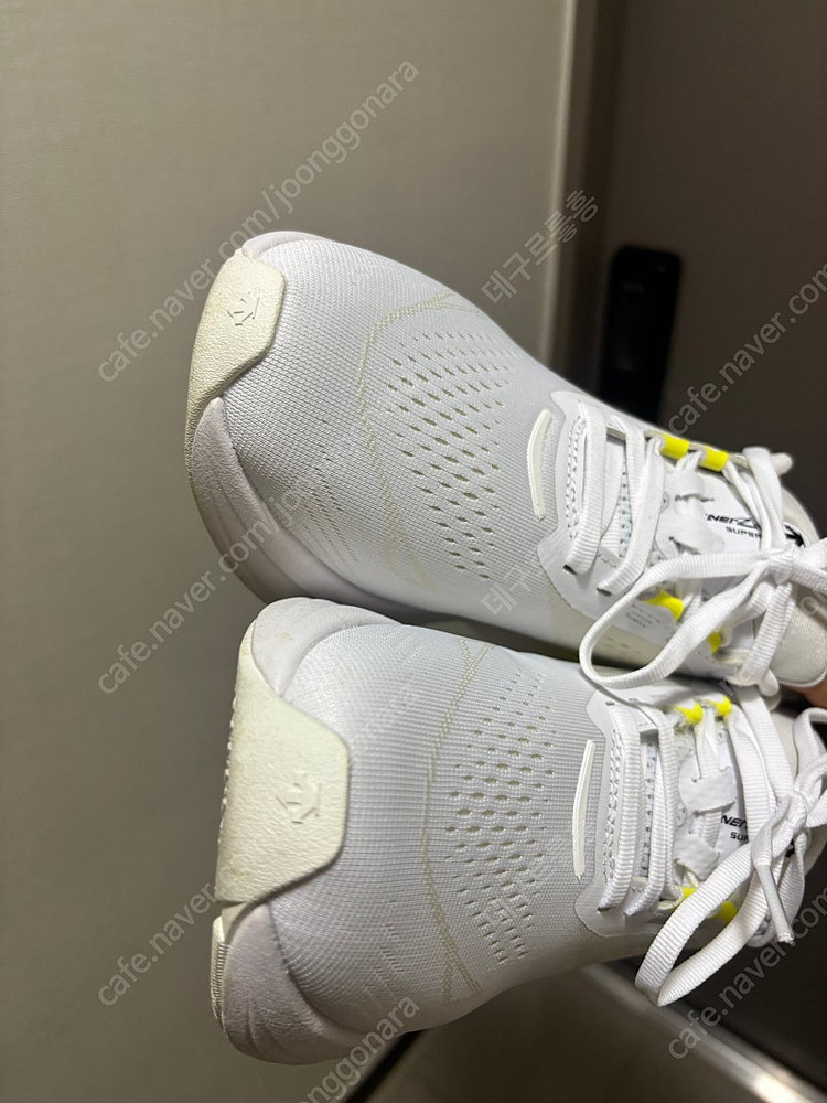 데상트 에너자이트 슈퍼 V4 240사이즈 (한번신음) 이미지