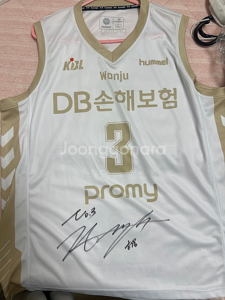 허웅 유니폼 판매 (친필사인있음) / 허훈옷걸이--0