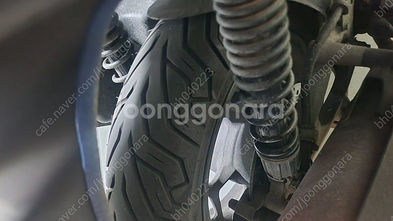 23년식 pcx 125cc 흰색 병적관리해서 께진곳없고...--2