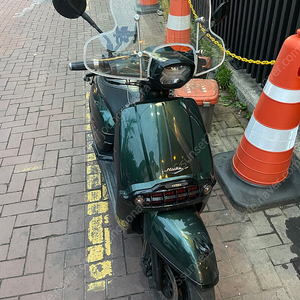 빅토리아 니키 125 그린컬러 22년식 팝니다