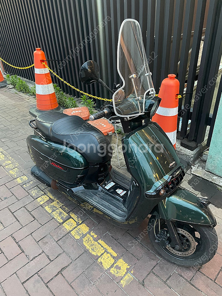 빅토리아 니키 125 그린컬러 22년식 팝니다--1