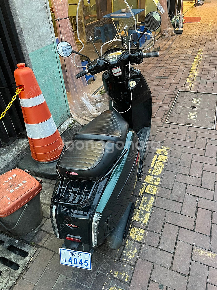 빅토리아 니키 125 그린컬러 22년식 팝니다--2