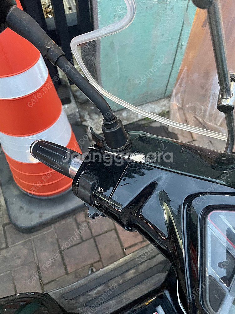 빅토리아 니키 125 그린컬러 22년식 팝니다--4