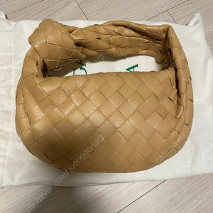보테가베네타 조디백 아몬드