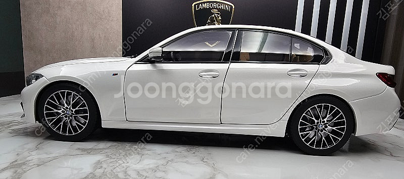 1:18 노레브 330i 펄화이트--2