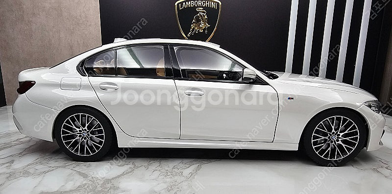 1:18 노레브 330i 펄화이트--3