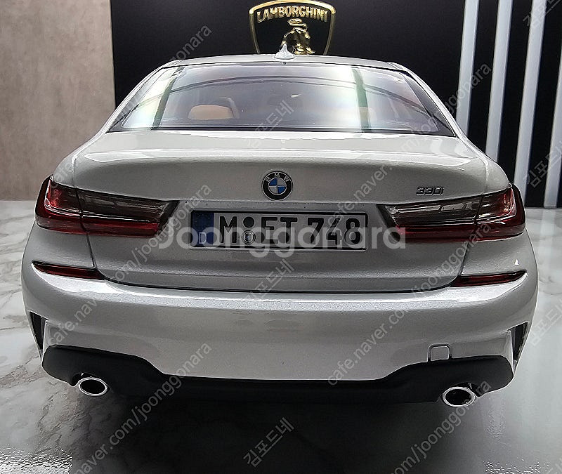 1:18 노레브 330i 펄화이트--4