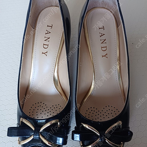 탠디 블랙 토오픈 에나멜 펌프스 (7cm) 245사이즈