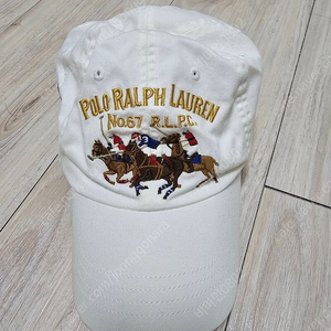 (가격내림) POLO 폴로 트리플 빅포니 볼캡 모자 (화이트) 3만에 팝니다.