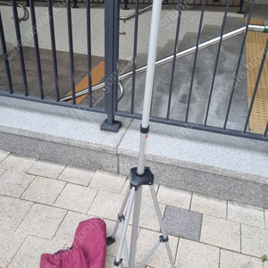 마운틴이퀍먼트 캠핑 랜턴 거치대 입니다.