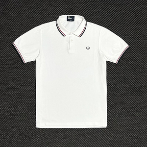 Fredperry 프레드페리 트윈 팁 화이트 반팔 카라티 판매합니다