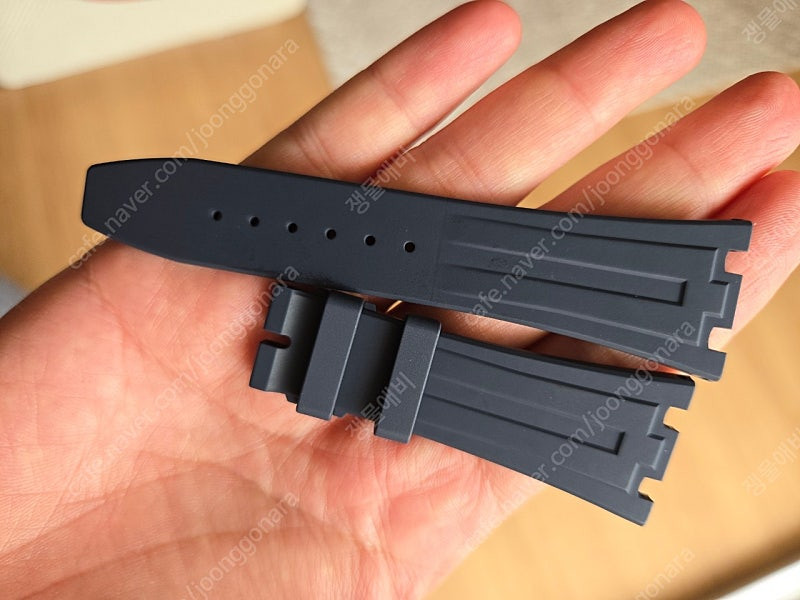 AP 15400 러버비 스트랩 새것 이미지