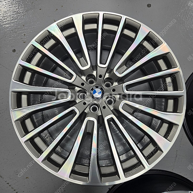 bmw x7 22인치휠 1개 뒷바퀴 새상품급 팝니다.--0