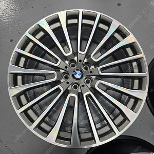 bmw x7 22인치휠 1개 뒷바퀴 새상품급 팝니다.