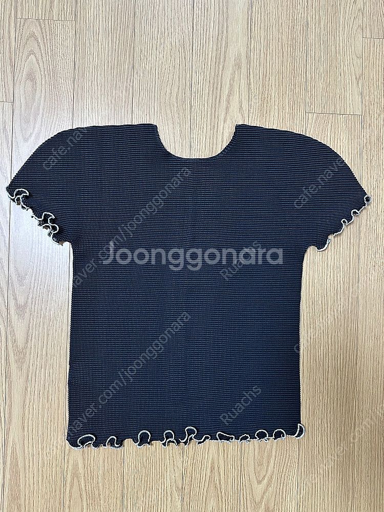 이세이미야케 미(me) 멜로우 스트레치 반팔탑(블랙)--1