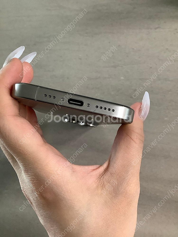 아이폰16pro 내추럴티타늄 256GB ﻿--3