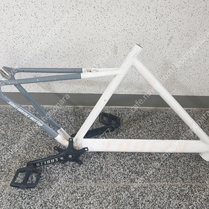 가격내림=자전거 프레임 (크랭크 및 페달 포함) 팝니다 (인천)