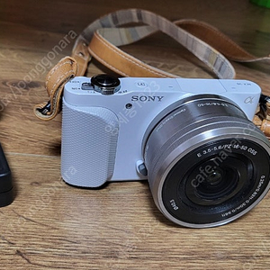 소니 미러리스 카메라 nex-5n 화이트 색상입니다