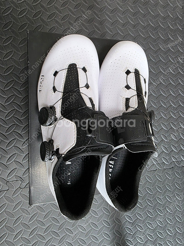 피직 인피니토 카본2 와이드 41사이즈 클릿슈즈팝니다--0