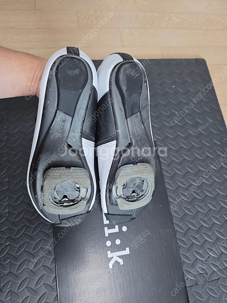 피직 인피니토 카본2 와이드 41사이즈 클릿슈즈팝니다--6