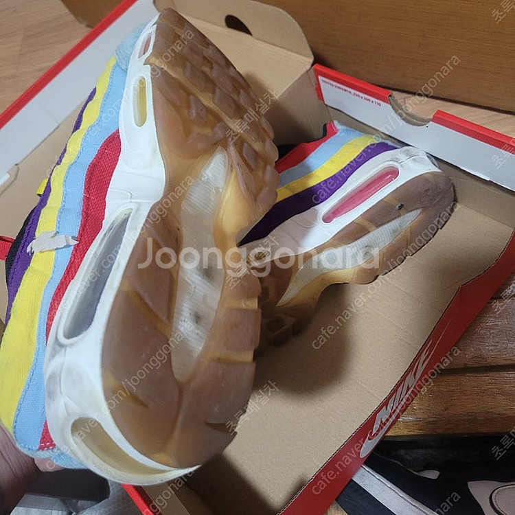 한정판에어맥스95 멀티컬러팝니다--0