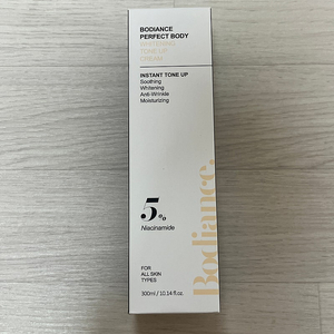 바디언스 퍼펙트바디 화이트닝 톤업크림 미개봉 300ml